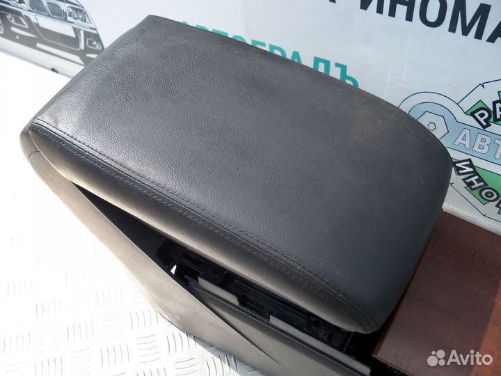 Подлокотник Nissan Teana J31 2007г