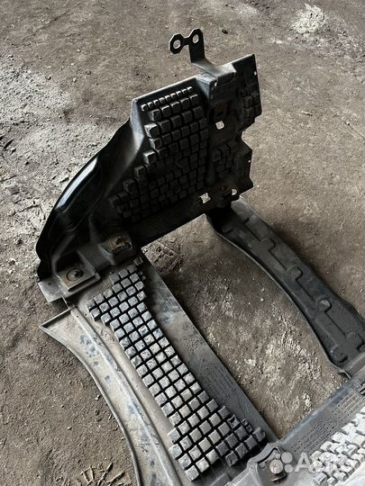 Шумоизоляция двигателя Mersedes Actros