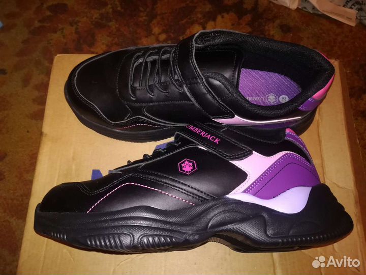 Кроссовки для девочки