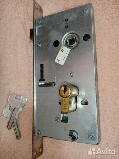 Дверной замок на китайскую дверь