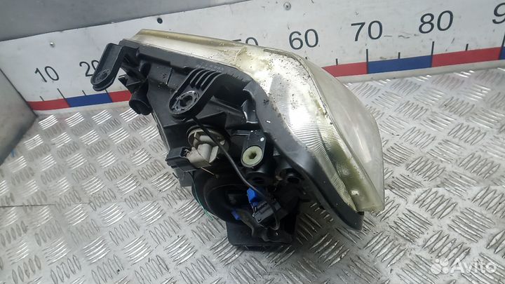 Фара правая Nissan Navara