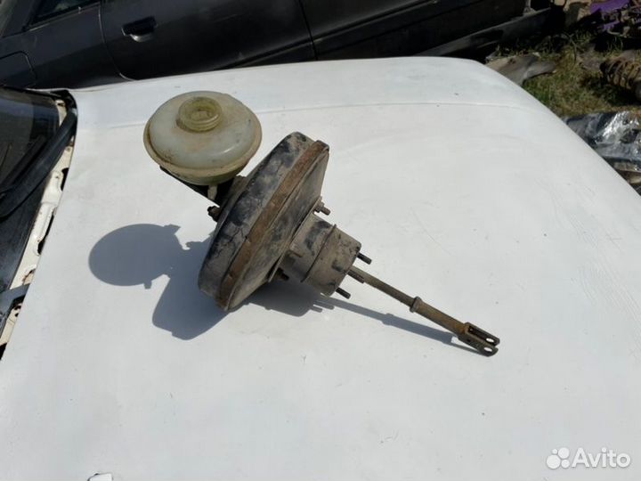 Главный тормозной цилиндр Audi 80 B3 RP 1.8 1988