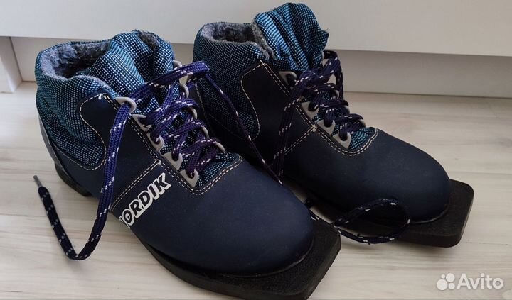 Лыжные ботинки