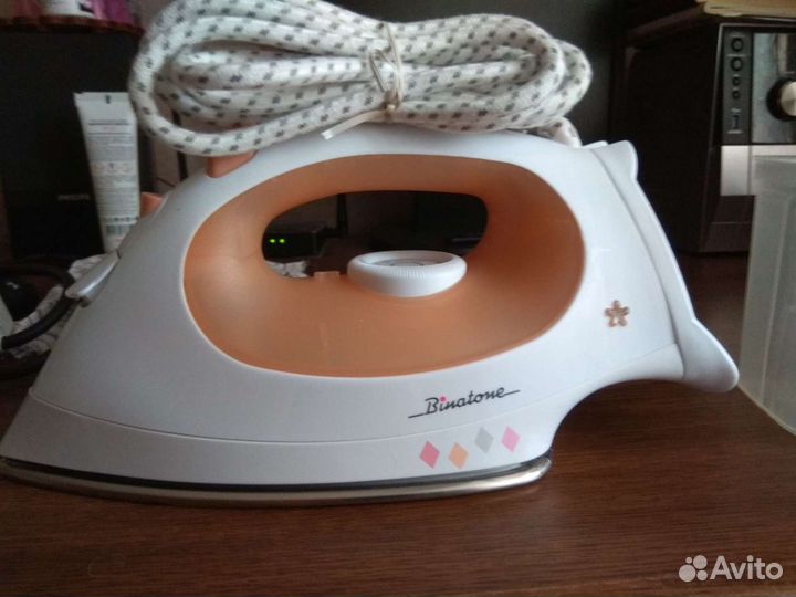 Утюг Binatone SI-2000