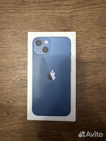 Телефон iPhone 13