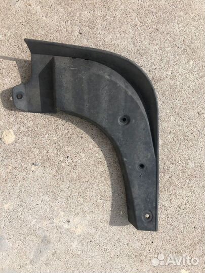 Брызговик передний правый Kia Soul 2