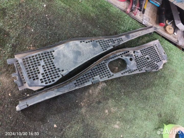 Решетка под лобовое стекло Renault Logan седан