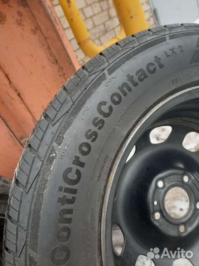 Continental ContiCrossContact LX2 215/65 R16