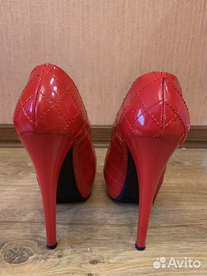 Туфли женские 35 размер красные