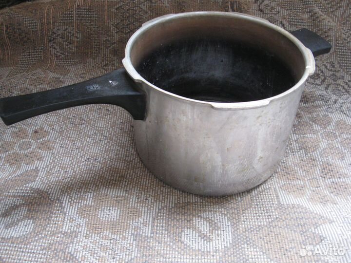 Кастрюля эмалированная