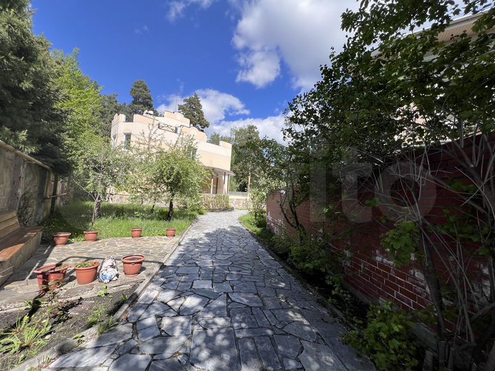 Дом 382,3 м² на участке 11,9 сот.