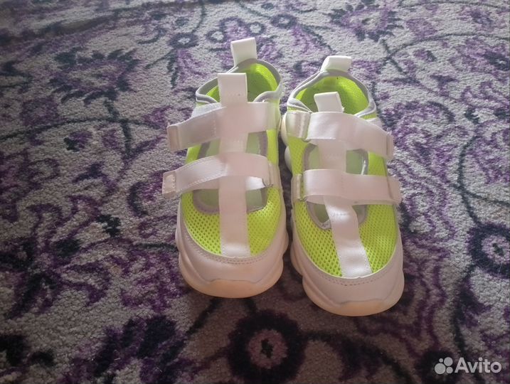 Кроссовки для девочки