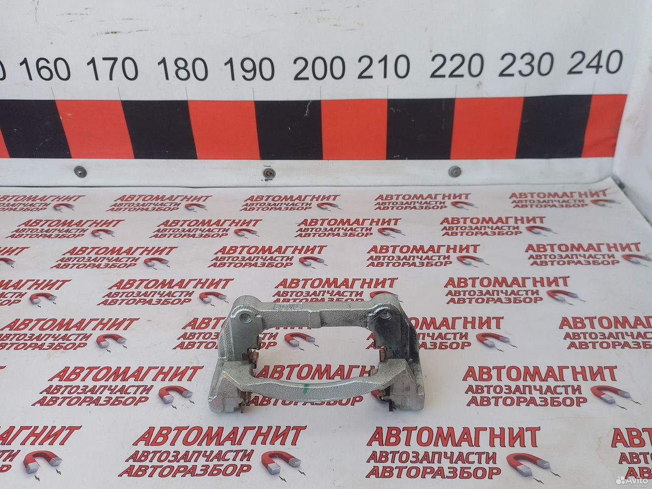 Скоба тормозного супорта левая Changan UNI-V