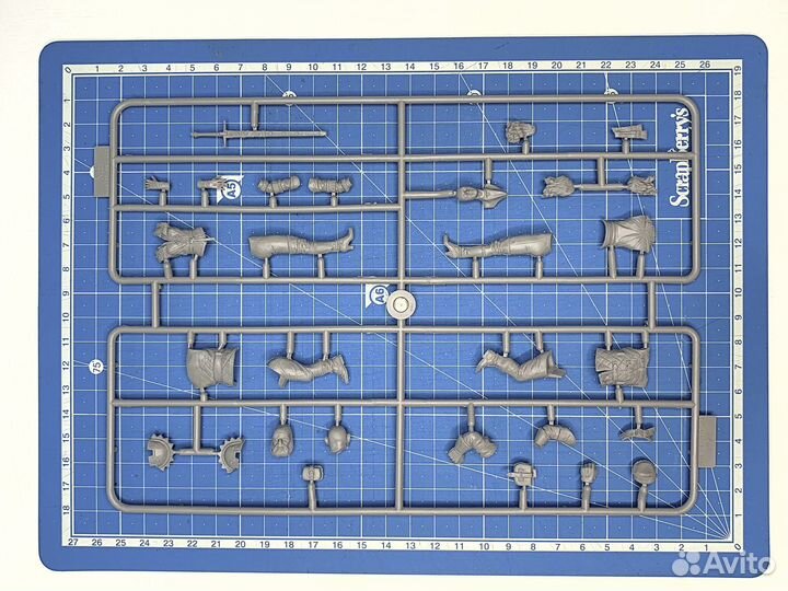 Мир фантазии сборная модель фигурки 1/24