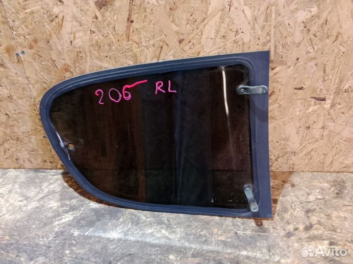 Стекло кузовное открывающееся (форточка) левое Peu