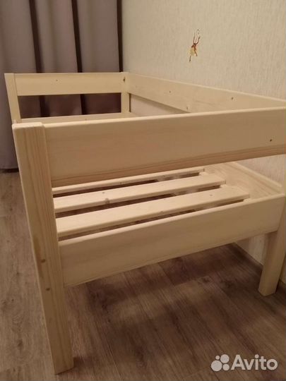 Кровать из массива сосны новая