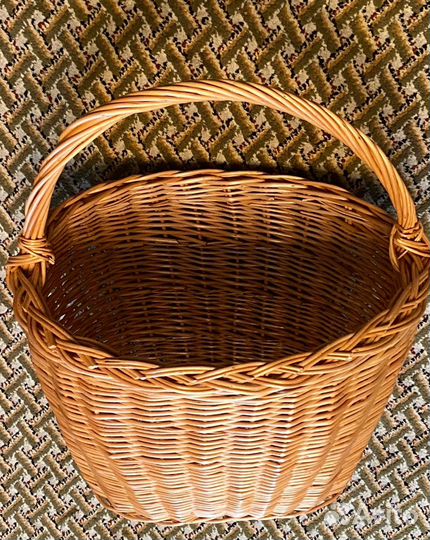 Корзина новая плетеная из лозы