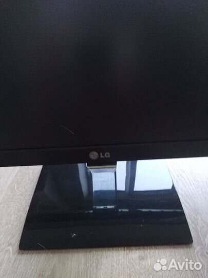 Продается монитор LG Flatron E1960S-PNW