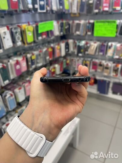 Samsung Galaxy A8 (2018), 4/32 ГБ