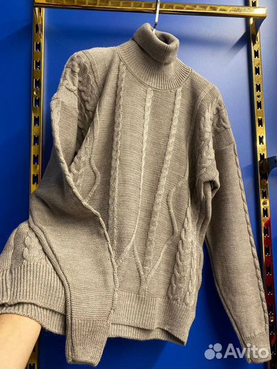 Свитер женский