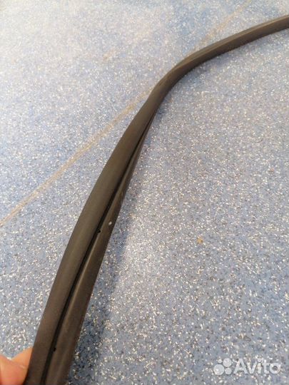 Уплотнитель проема двери передний правый Toyota