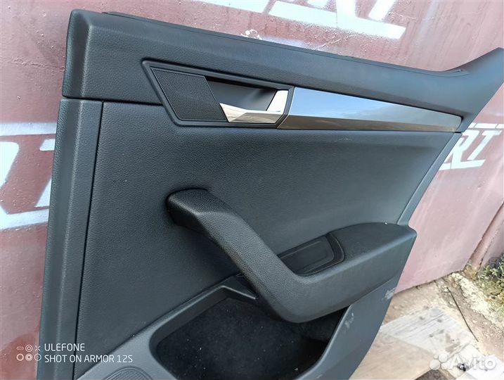 Обшивка двери боковой задняя правая Skoda Superb