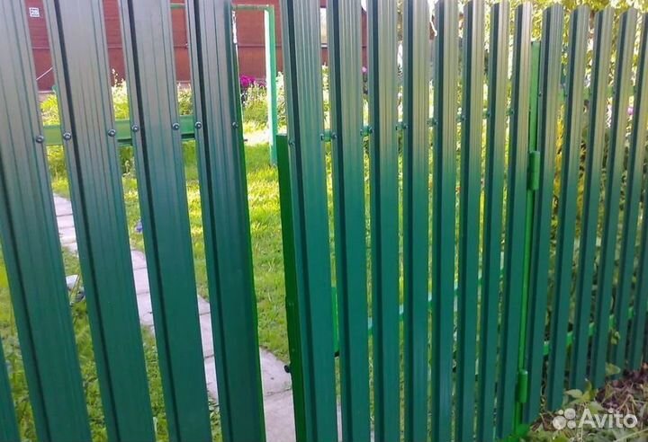 Забор из евроштакетника работа по договору качеств