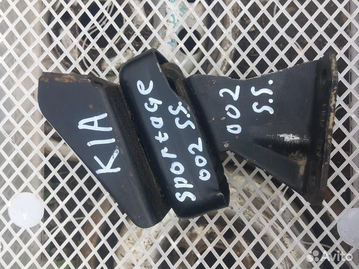 Кронштейн двигателя правый Киа Спортейдж