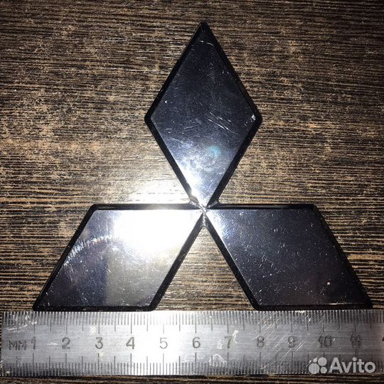 Оригинальный шильдик на Мицубиси