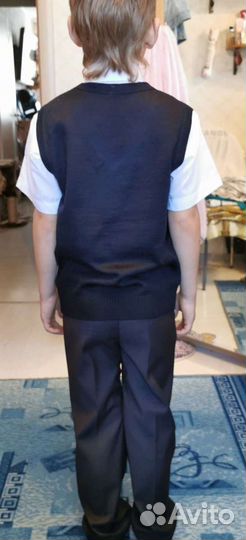 Костюм школьный на мальчика 7-8лет