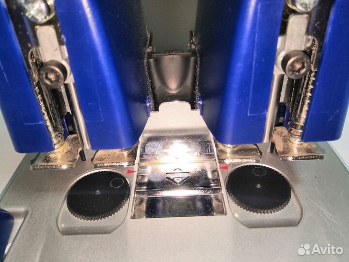 Сверхмощный дырокол (на 300 листов) новый