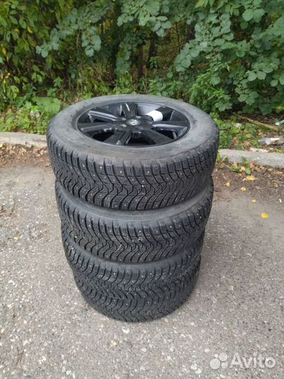 Michelin X-Ice North 3 215/65 R16