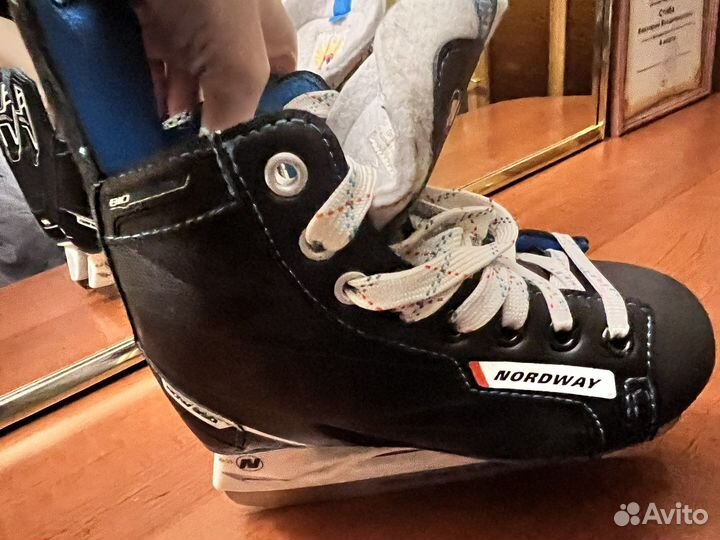 Коньки хоккейные