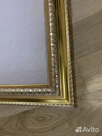 Золотая багетная рама