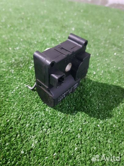 Сервопривод заслонки печки Mitsubishi Pajero V75W