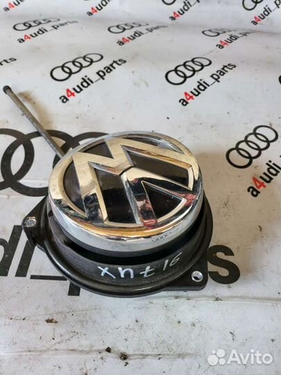 Ручка крышки багажника Volkswagen Golf R7 5G9827469D