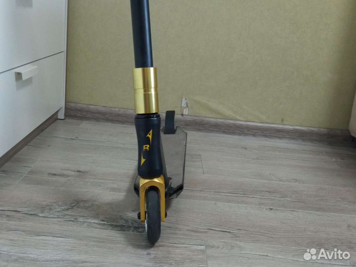 Продам трюковой самокат