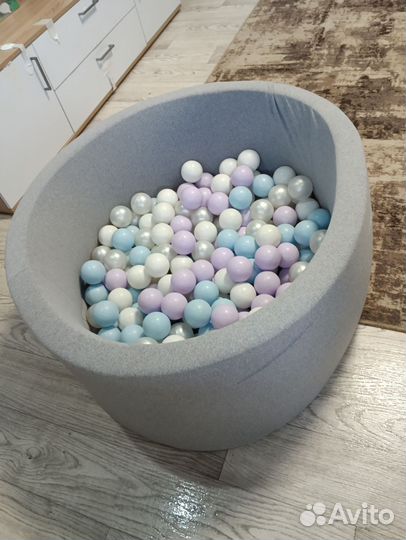 Сухой бассейн с шариками