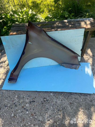 Продам крылья (передние) Лада Гранта FL