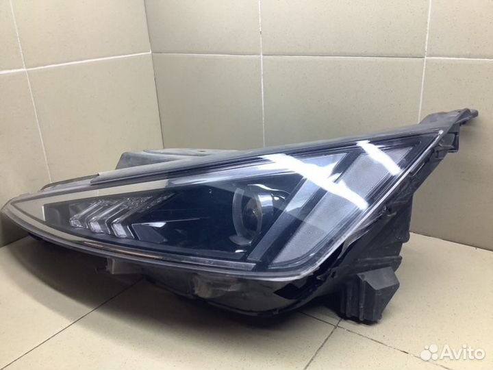 Фара левая Hyundai Elantra AD G4FG 2019