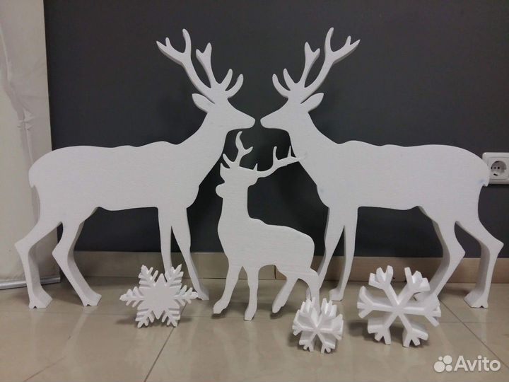 Елки, олени, снеговики из пенопласта