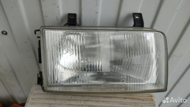 Фара правая Volkswagen Transporter T4