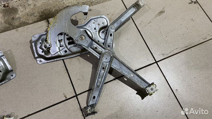 Стеклоподъемники задние мех BMW 5 series E34