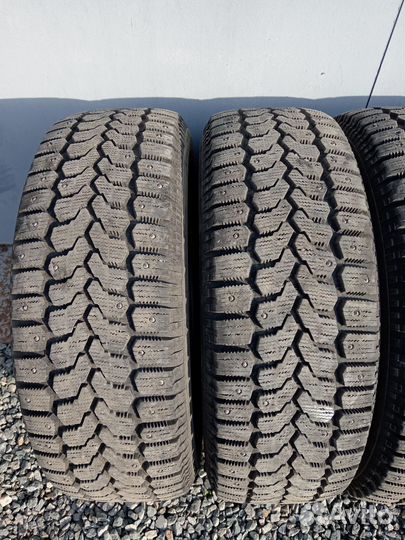 Yokohama Ice Guard Stud IG55 215/65 R16