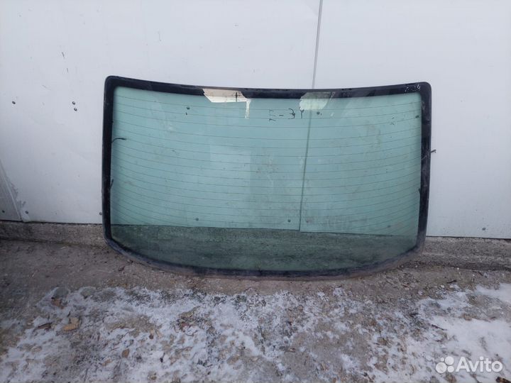 Стекло заднее BMW 5 E34