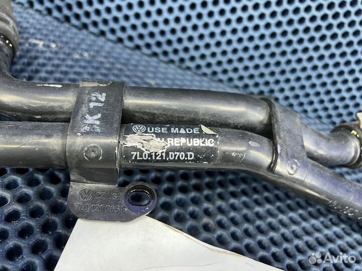 Трубка шланг охлаждения Audi Q7 под крылом до 2015