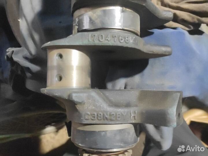 Каленвал на бмв 4,4 матор