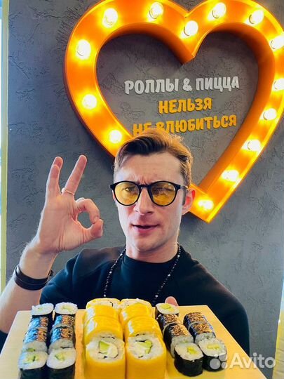 Кафе с точкой доставки пиццы и суши 