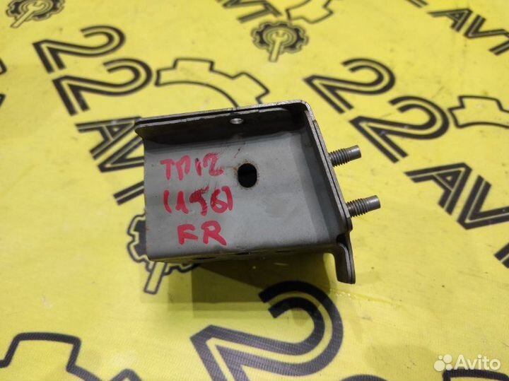 Кронштейн усилителя бампера передний правый Nissan