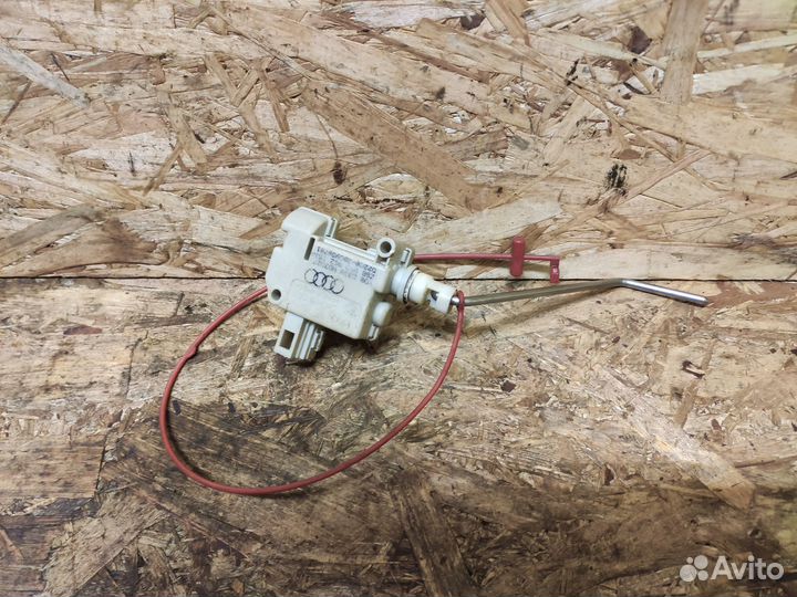 Активатор лючка бензобака Audi A3 8P рест 2